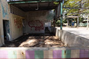 El abandono de un ícono recreativo evidencia deterioro urbano en la capital.