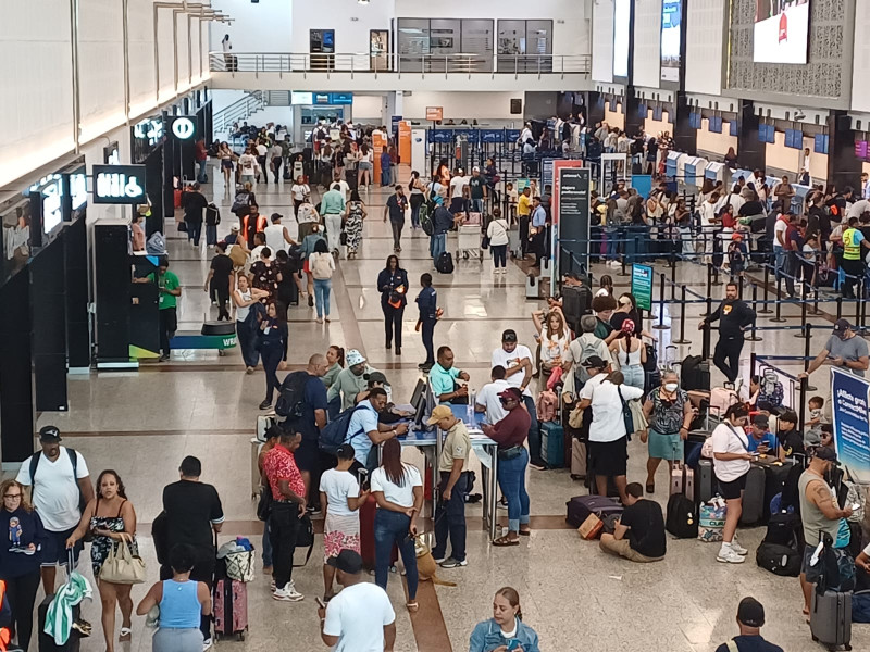 El desperfecto técnico generó retrasos y afecta itinerarios de viajeros.