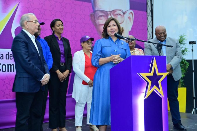 Exvicepresidenta critica políticas y desempeño del Gobierno.