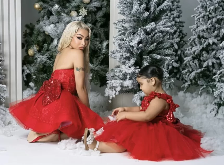 La cantante dominicana Yailin La Más Viral celebró el cumpleaños de su hija Cattleya con un mensaje público en redes sociales el 12 de marzo de 2026, acompañado de fotografías de la niña durante su fiesta. La artista compartió palabras dirigidas a su hija para expresar el papel central que tiene en su vida y reafirmar su compromiso como madre. La publicación generó miles de reacciones y comentarios de seguidores que felicitaron a la menor por su nuevo año de vida.