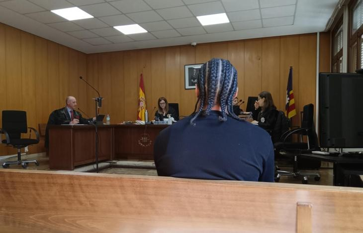 Fiscalía en España acusa al imputado por tres delitos de lesiones con arma blanca