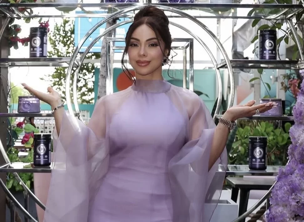 La artista dominicana apuesta por el sector bienestar con una nueva línea de productos de belleza.