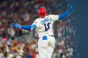 Sus batazos fortalecen ofensiva dominicana