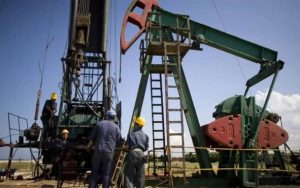 El alza del crudo reaviva temores inflacionarios y presión sobre combustibles a nivel global.