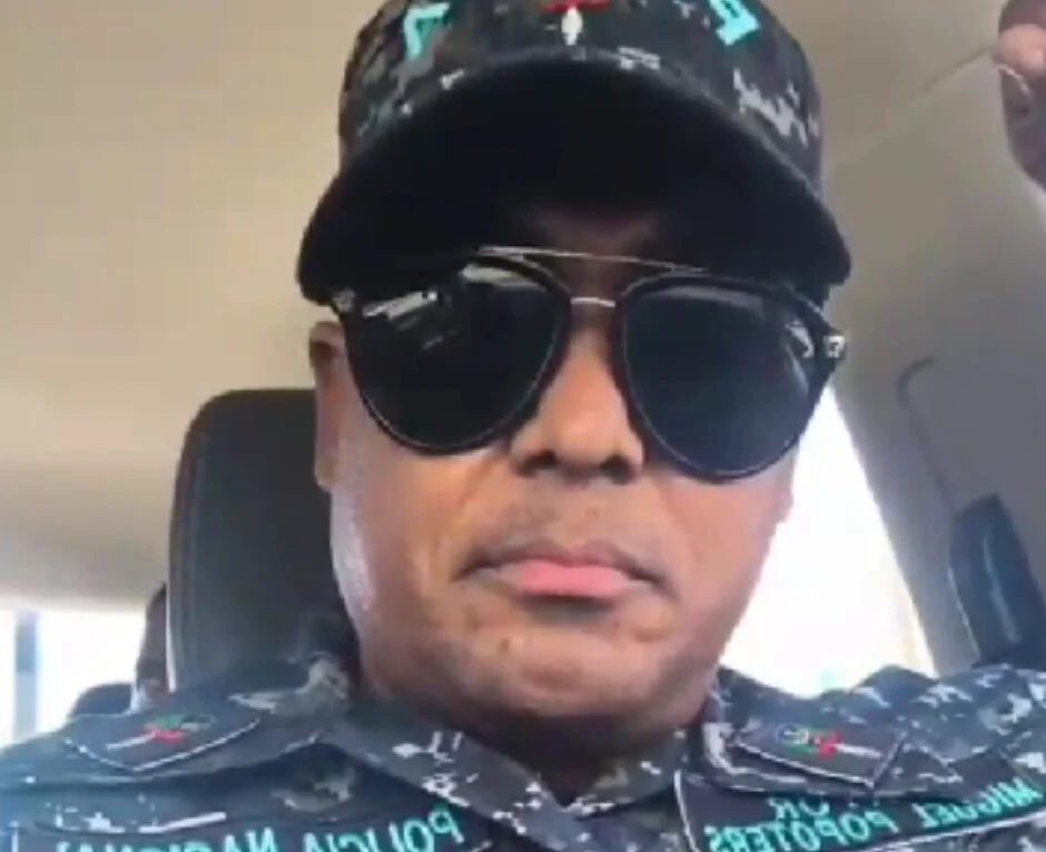 Tribunal envía a cinco acusados a centros penitenciarios mientras avanza la investigación por el asesinato de un oficial durante un asalto.