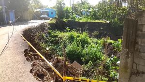 Deterioro de la vía pone en riesgo a residentes y evidencia fallas en infraestructura local.