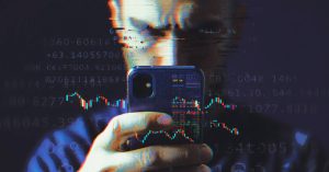 Expertos en ciberseguridad alertan sobre una peligrosa campaña llamada “FakeWallet”, diseñada para robar frases semilla y vaciar fondos de usuarios de criptomonedas mediante apps fraudulentas en iPhone.
